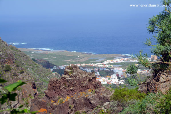 Wandern auf Teneriffa mit Blick auf Meer und Berge
