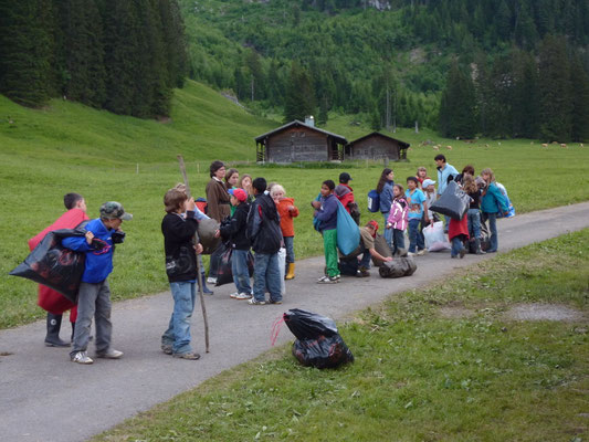 Abmarsch zum Tipi-Bezug
