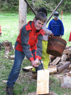 Voller Einsatz beim Holz spalten