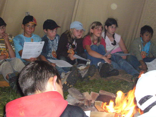 Singrunde im Tipi
