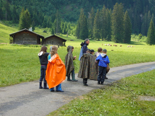 Abmarsch zum Geländerundgang