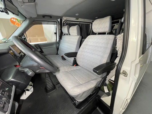 VW T4 Bus Fahrersitz ausbauen, Sitzpolster austauschen, Armlehne nachrüsten