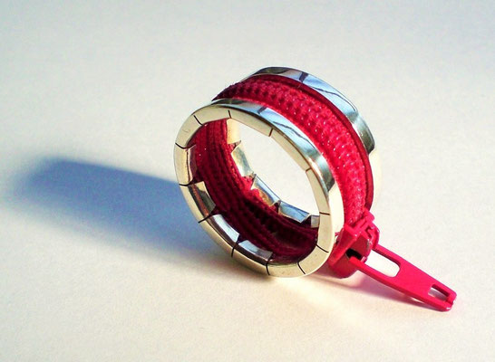 zip ring - red　ファスナーリング - シルバー、ファスナー(赤）