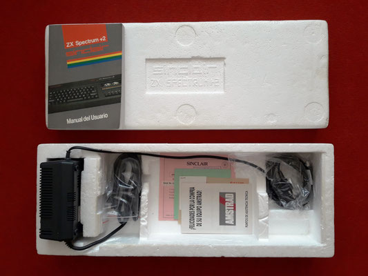 Contenido de la caja del Amstrad Sinclair ZX Spectrum +2A