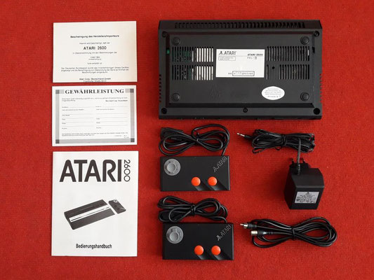 Contenido de la caja de la Atari 2600 Jr
