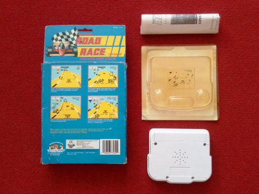 Contenido de la caja de mi Tiger Electronic Road Race LCD Game (modelo nº 7-753)