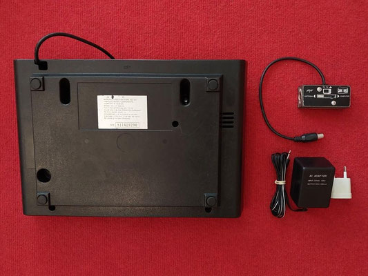 Atari VCS CX-2600A (parte posterior), adaptador original EU y switch de antena