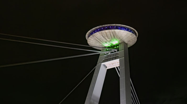 Restaurant UFO auf der SNP-Brücke