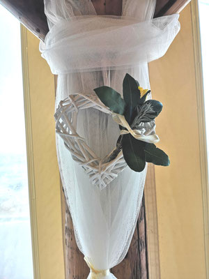 wedding decoration with roses and a white heart