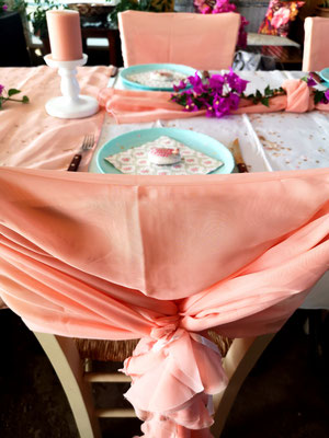 wedding venue table decoration with pink sheets