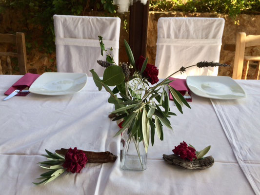 leaves from olive trees with driftwood as a table decoration for a wedding