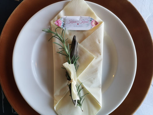 plate decoration with driftwood and rosemary 