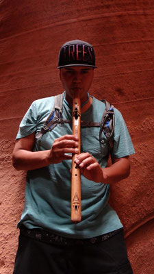 Unser Guide beim indianischen Flötenspiel, sehr beeindruckend in so einer fantastischen Umgebung