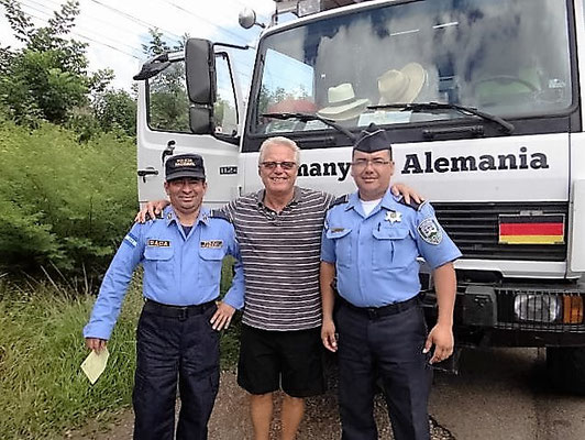 die 2 super netten honduranischen Polizeibeamten