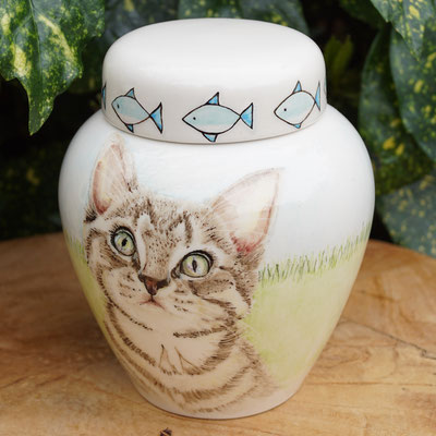 persoonlijke-urn-kat-persoonlijke-katten-urn-laten-maken-handbeschilderde-dieren-urnen-voor-dieren-urn-met-portret-urn-voor-kat-laten-maken-maatwerk-urnen-maatwerk-urn-laten-beschilderen-kattenurnen-urn-cyperse-kat-unieke-handbeschilderde-urnen-katten    