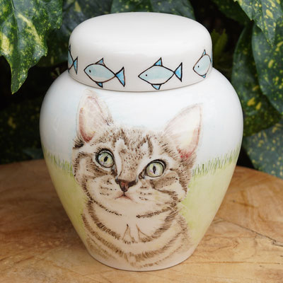 persoonlijke-urn-kat-persoonlijke-katten-urn-laten-maken-handbeschilderde-dieren-urnen-voor-dieren-urn-met-portret-urn-voor-kat-laten-maken-maatwerk-urnen-maatwerk-urn-laten-beschilderen-kattenurnen-urn-cyperse-kat-unieke-handbeschilderde-urnen-katten 