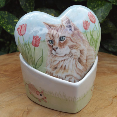 persoonlijke-urn-laten-maken-urn-rooie-kater-bijzondere-urn-kat-mooie-kattenurn-handbeschilderde-dieren-urnen-kat-handbeschilderde-dieren-urn-persoonlijke-dieren-urn-laten-beschilderen-urn-laten-maken-bijzondere-dieren-urnen-voor-kat-urnen-voor-katten-urn