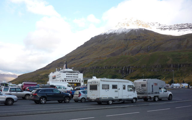 Sur le parking du port