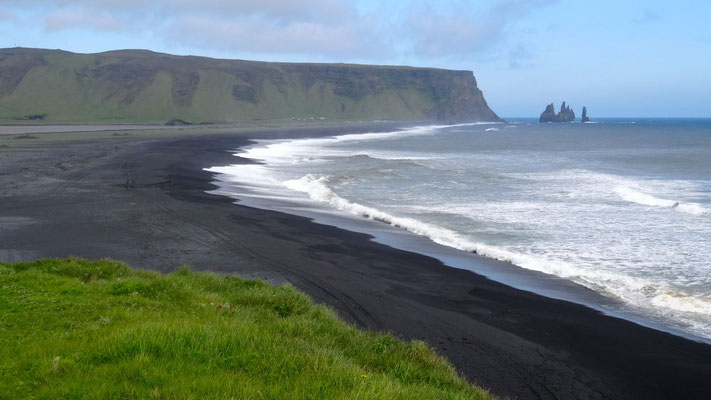 Black Beach, une des plus belles plages du monde.