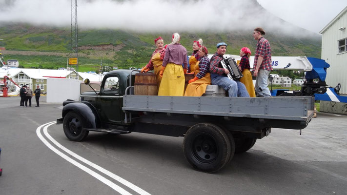 les harenguières arrivent en camion