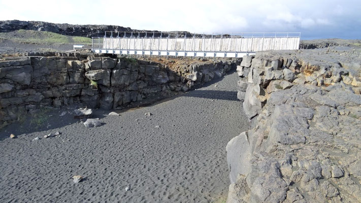 Le pont qui relie symboliquement les continents européen et américain, à Midlina