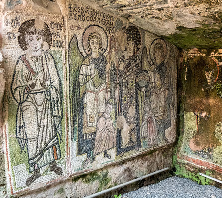 Durres: Frühchristliche Kapelle: wertvolle Mosaiken, Hl. Stephanus (links), daneben: Maria