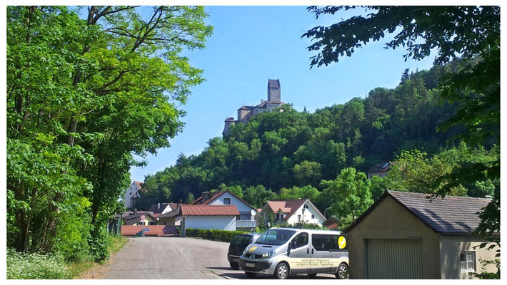 Ein Burg vom Altmühltal auf der Abfahrt von Schelldorf aus