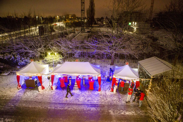 Verschneiter Weihnachtsmarkt