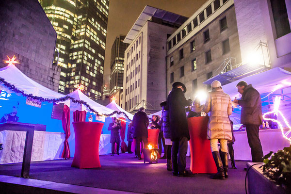 Besuchter outdoor Weihnachtsmarkt