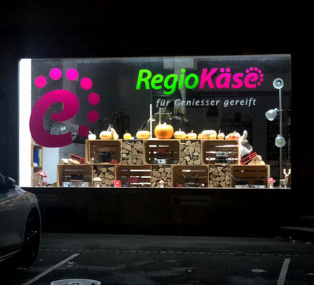 Logodesign und Schaufenster für RegioKäse Laden in Gelterkinden