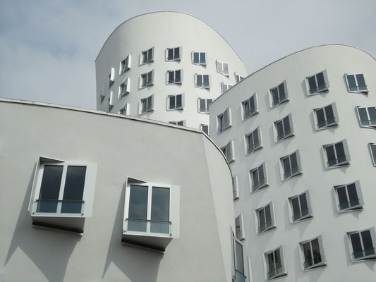 Düsseldorf, Neues Zollhaus,  Architekt: Frank O. Gehry