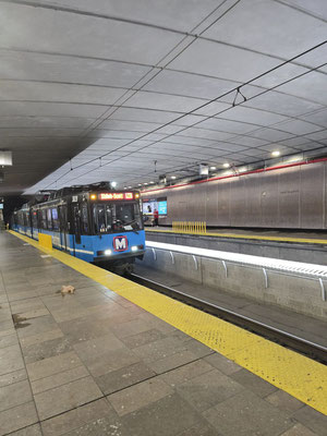 Mit der Metro gehts von Missouri wieder retour nach Illinois