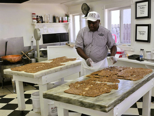 Die Insel ist berühmt für ihre Fudge-/Karamell-Produktion - insgesamt warten hier 25 Süsswarenläden auf Touristen