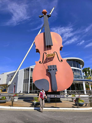 The Big Fiddle - 17 Meter hoch, 8 Tonnen schwer