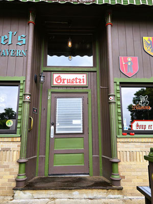 ....auf unser 'Grüezi' reagiert niemand in der Taverne :o(
