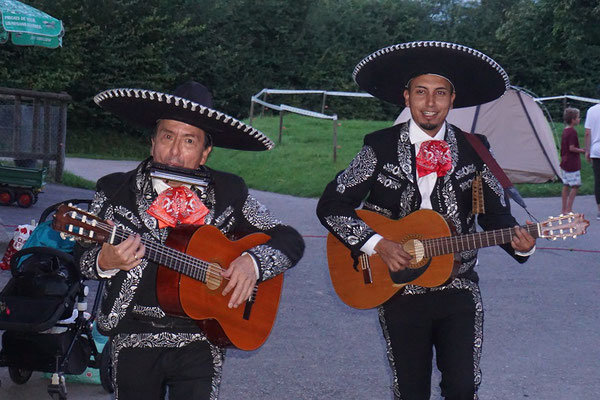 Duo Mariachi-Flores versetzt alle in Reisestimmung!!