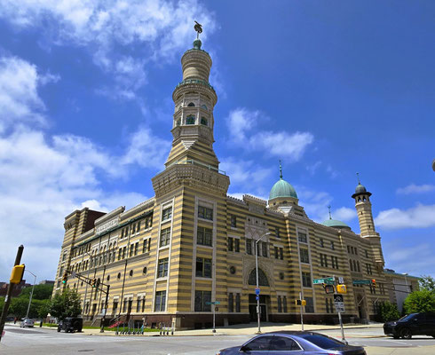 Der Murat Shrine Temple ist im Besitz der Murat Shriners....