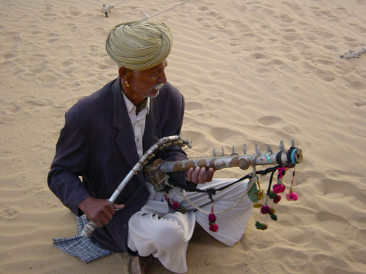 Die Sarangani ist ein traditionelles Instrument aus Rajasthan.