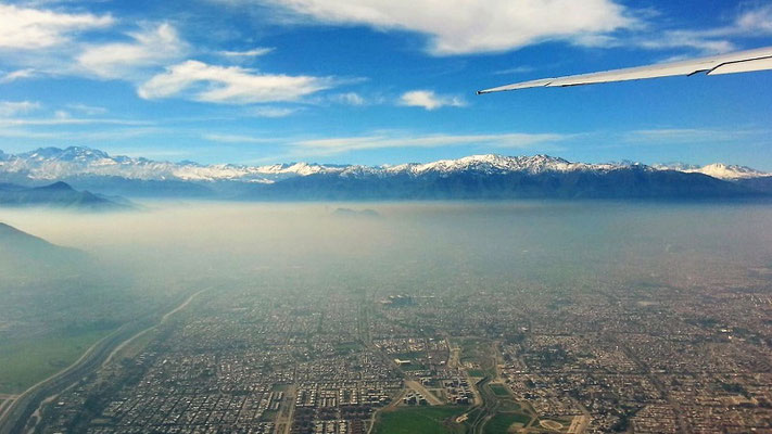 Blick auf Santiago und die Anden