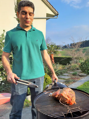 Guillermo - unser Grillmeister - sorgt für das leckere Geburtstagsmenue....