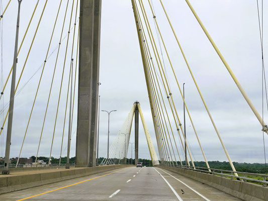 Brücke über....  