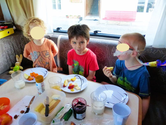 Frühstück mit Zoe, Louis und Gian