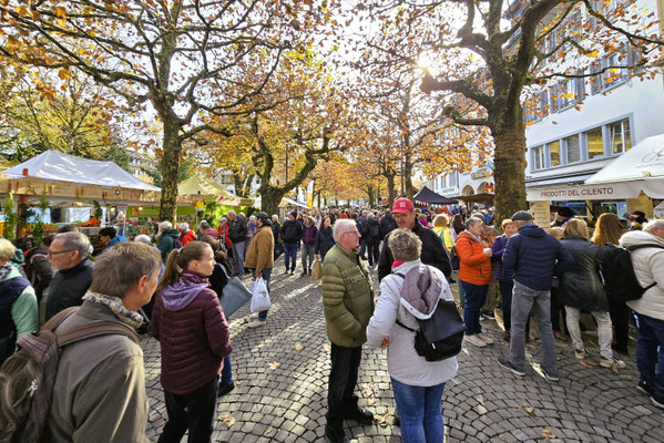 Das sonnige Wetter lockt über 30'000 Besucher nach Aarau