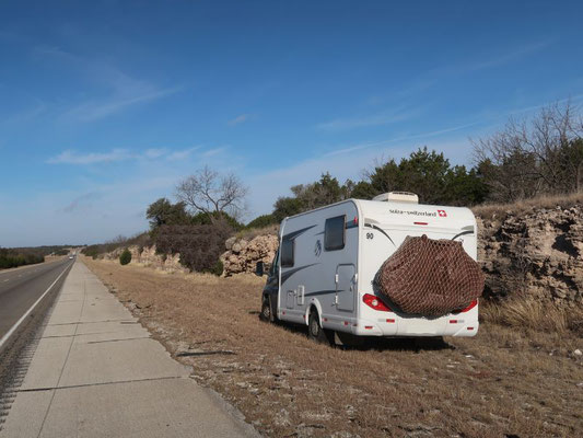 Wir schieben den Camper etwas zur Seite und lassen uns vom Sheriff ins 30km entfernte Sonora fahren 