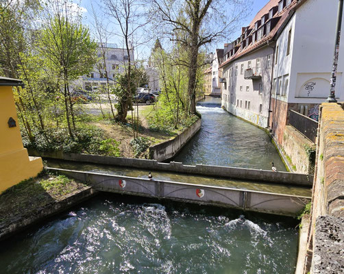 ....und Wasserkreuzung - Innerer Stadtgraben wird über den Stadtbach geführt