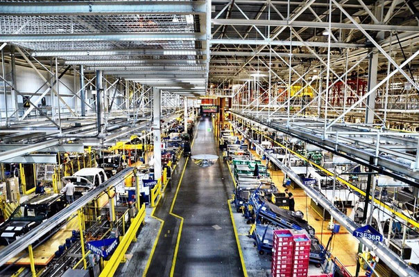 ....eine der zahlreichen Montagehallen.... (Foto aus dem Internet)