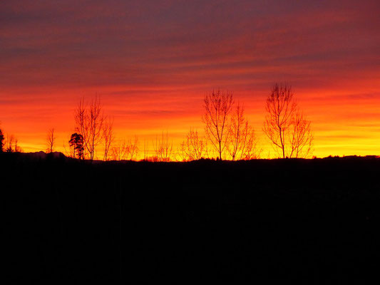 ....und einem feurigen Sonnenuntergang geht der erste Tag zu Ende
