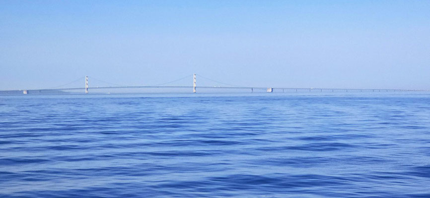 Mackinac Bridge über die Mackinac Strait