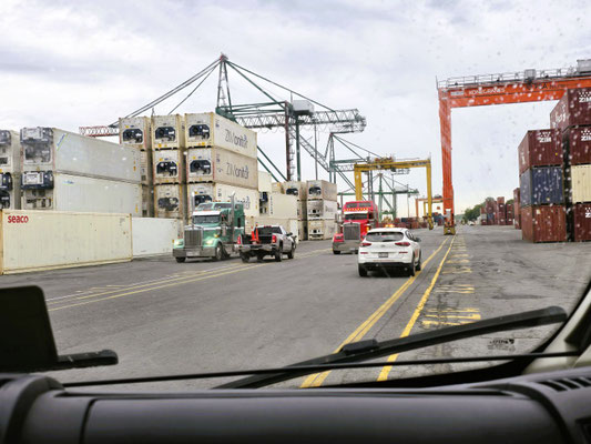 Mit dem Camper unterwegs im Hafen....