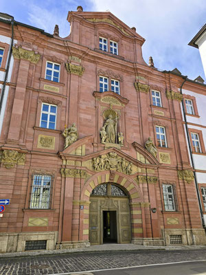 Gut erhaltene Fassade....